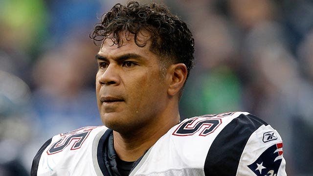 Study: NFL star Junior Seau had degenerative brain condition