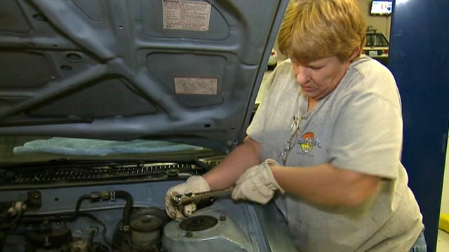 DIY auto repair shop helps drivers cut costs