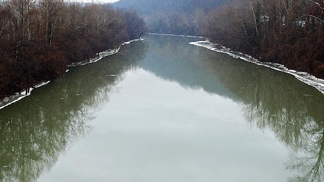 Chemical spill in W. Va. water supply 