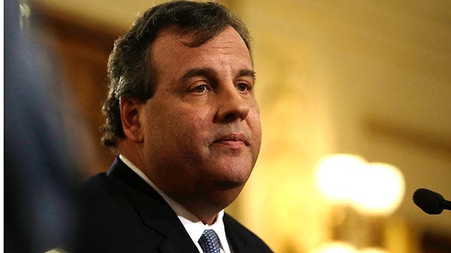 Gov. Christie vows to cooperate in scandal probe