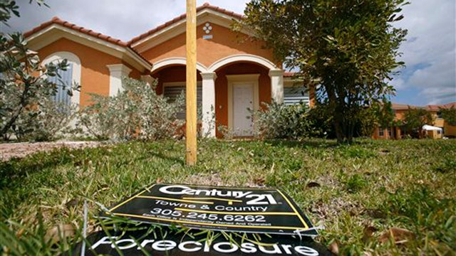 Home foreclosures fall to lowest level since 2007