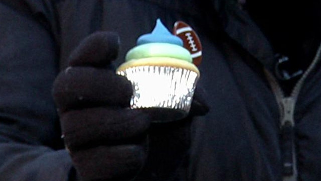 Football-themed alcoholic cupcakes spice up game day