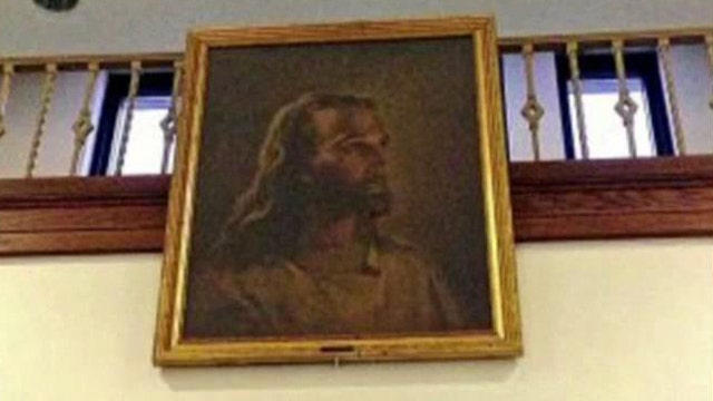 Group demands removal of Jesus portrait from Ohio school