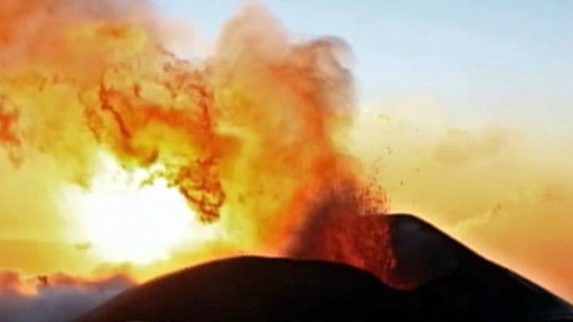 Photographers capture 4 volcanoes erupting at same time