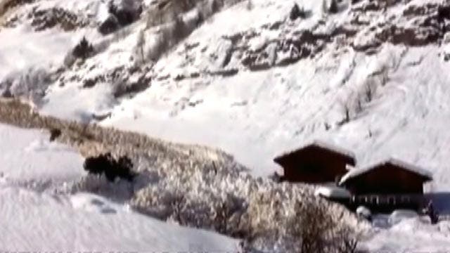 Slow-moving avalanche caught on tape churning toward village