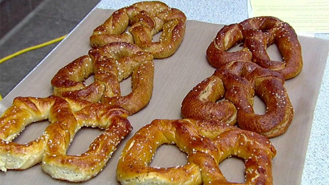 Heart-shaped pretzels for your Valentine