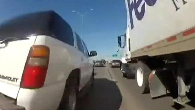 Reckless motorcyclist taunts Texas police