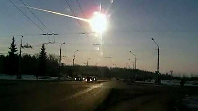 Hundreds hurt after meteorite blazes by Russia