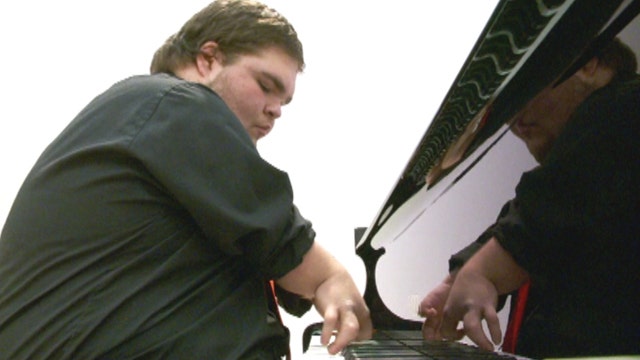 6-fingered piano prodigy beats the odds