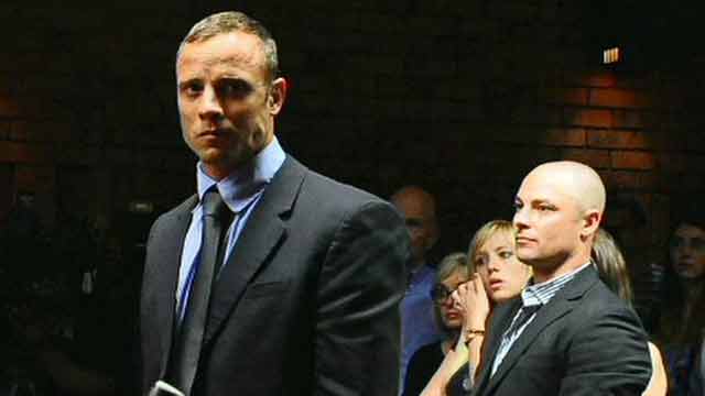 Oscar Pistorius disputes murder charge 