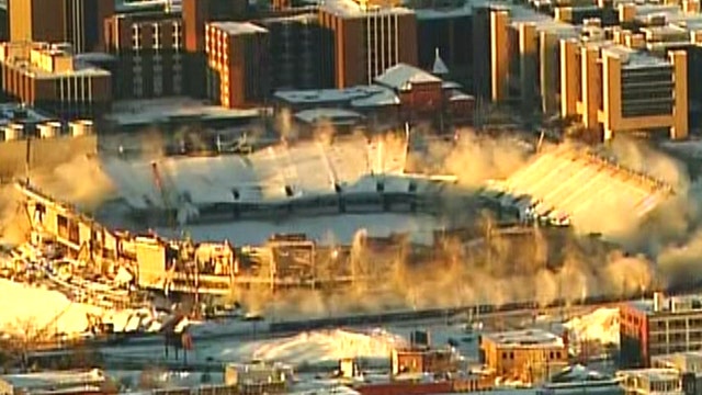 Metrodome crumbles to ground in seconds