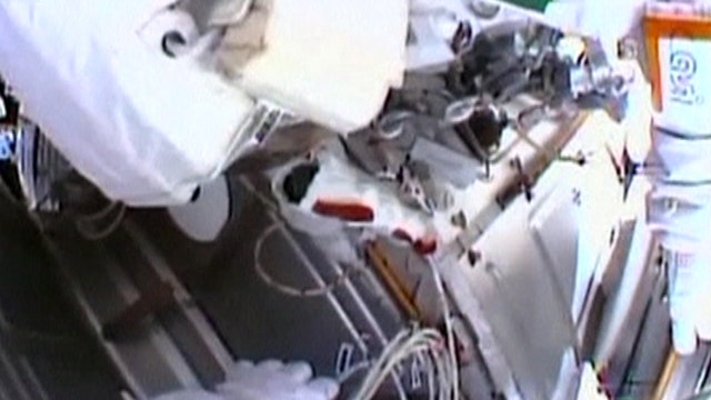 Report: NASA to admit space suit leaked on two occasions