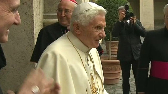 Pope Benedict XVI departs Vatican for last time as pope