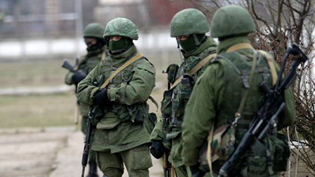 World looks for solution as Russia tightens grip on Crimea