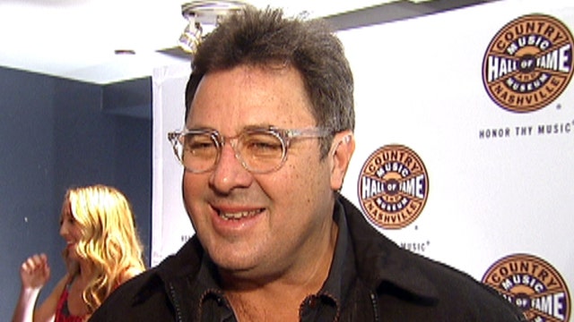 Vince Gill gives back to fans and country music