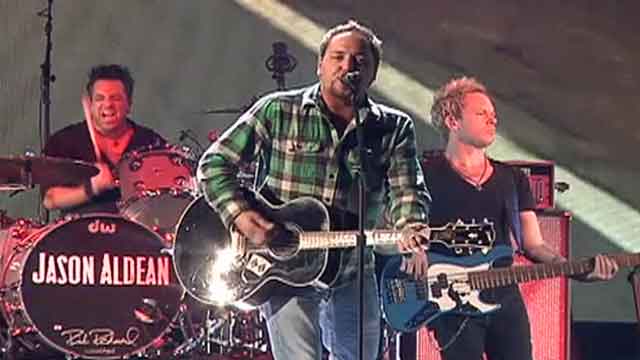 Jason Aldean supersizes his tour