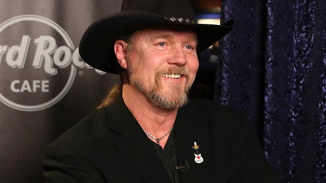 Trace Adkins takes on love songs