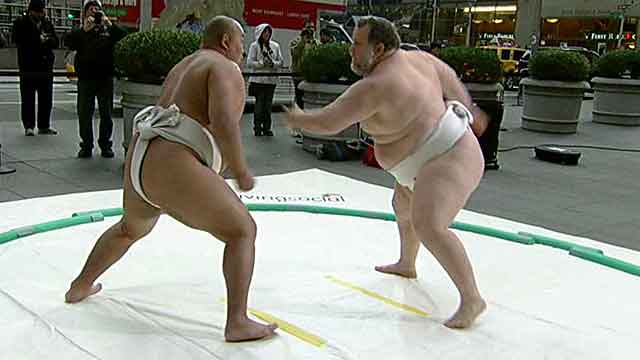 Sumo wrestlers crash 'Fox & Friends'