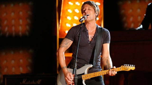 Keith Urban Supports the Hall