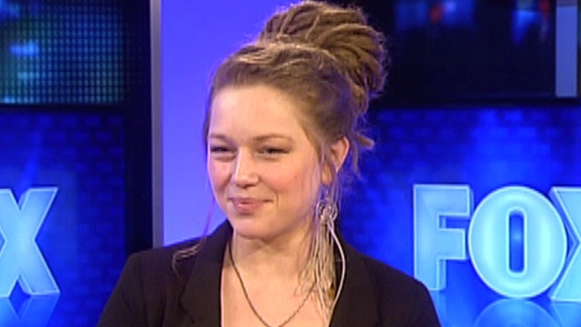 Crystal Bowersox rocks fans across the country