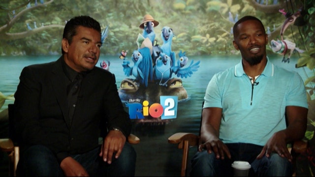 In the FOXlight: Jamie Foxx and George Lopez Perform a Spontaneous Song About Shoes