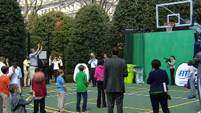 Obama shoots 2 - 22 at Easter Egg Roll basketball court