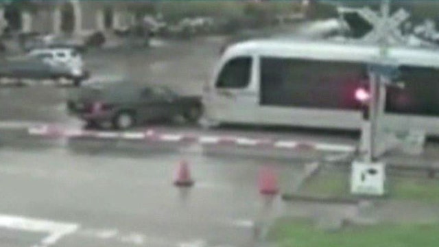 Watch as SUV tries to beat oncoming train