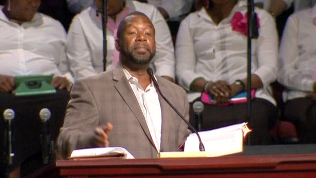 Chicago preacher James Meeks dumps Dems, goes right