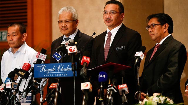 Malaysian officials continue to struggle with MH370 probe