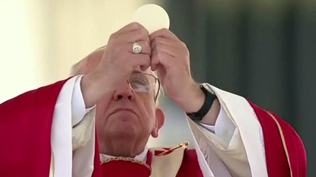 Pope Francis goes off script for Palm Sunday homily