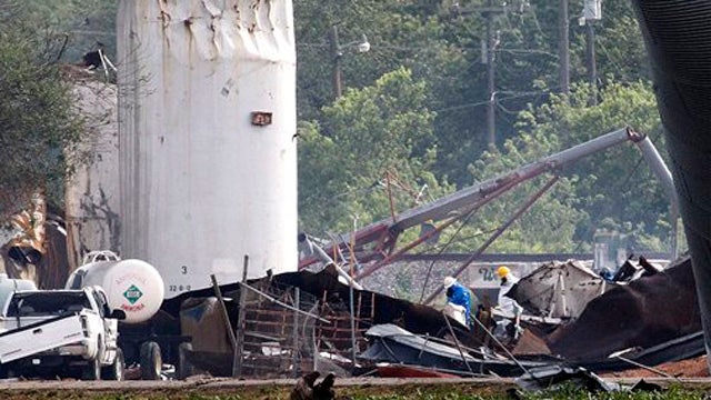 Texas plant explosion injures hundreds
