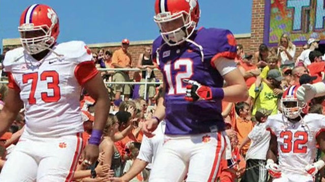 Atheists sue Clemson football program over prayers