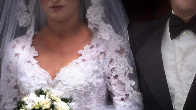 Five ways couples can avoid wedding day scams