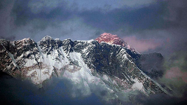 Avalanche kills at least 12 people on Mount Everest