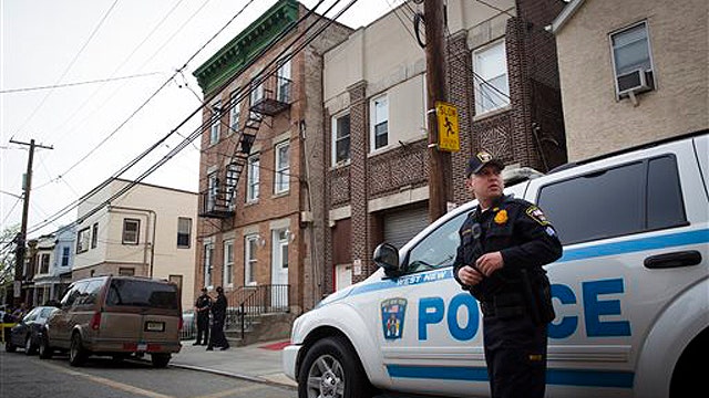 FBI searches home of Boston Marathon suspect's sister