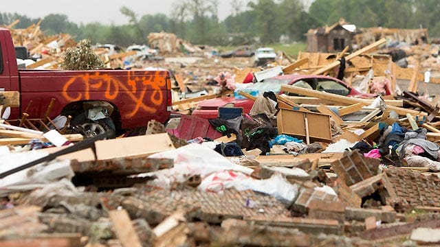 Storm chaser helps victims of Arkansas tornado