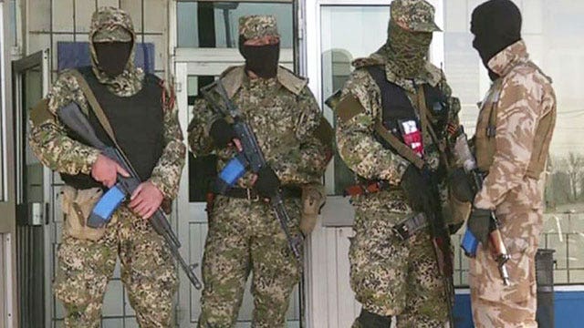Pro-Russian militants tighten grip in eastern Ukraine