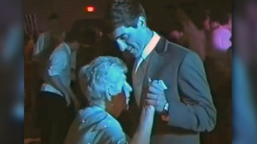 Raw video: 19-year-old Ohio high school student shares dance with his special date