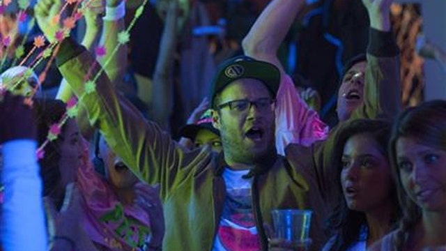 Seth Rogen and Zac Efron are hilarious 'Neighbors'