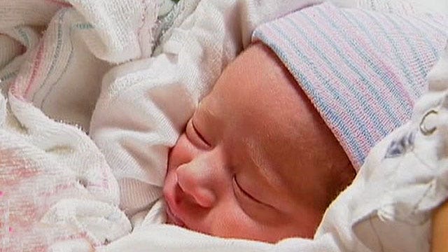 8-year-old helps mom deliver baby
