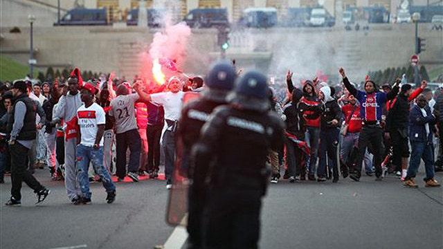 Riots erupt in Paris after soccer victory 
