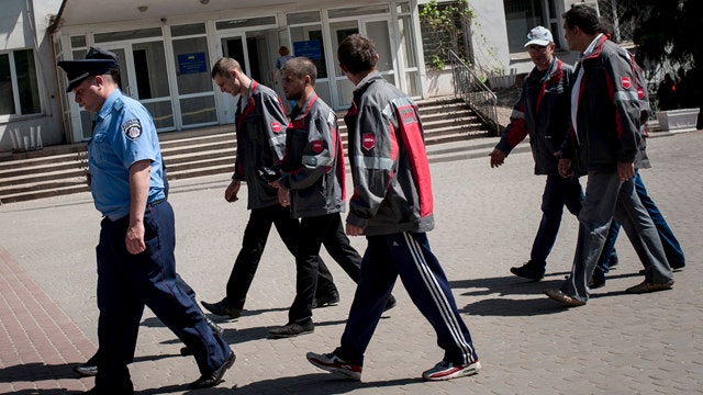 Mariupol police receiving help to restore peace to city 
