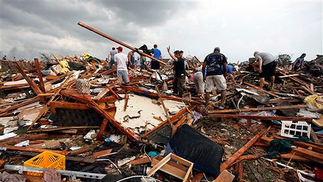 Monstrous tornado barrels through Oklahoma City