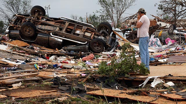 Moore, Oklahoma resident: It looks like a 'war zone'
