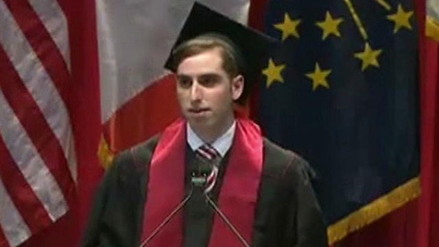 Fox Flash: Commencement speaker reveals disability