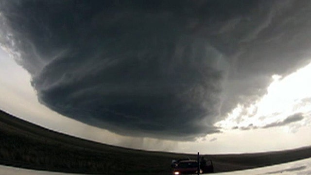 Amazing time-lapse video of supercell thunderstorm