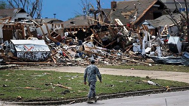 Obama pledges help for Oklahoma twister victims