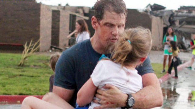 Photographer captures images of heroic efforts in Oklahoma