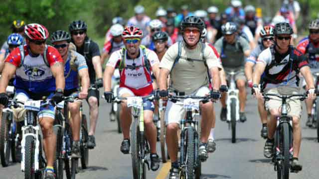 Biking with Bush: Wounded vets join president for ride