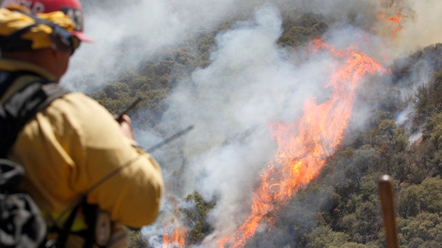 New Southern California wildfire forces thousands from homes